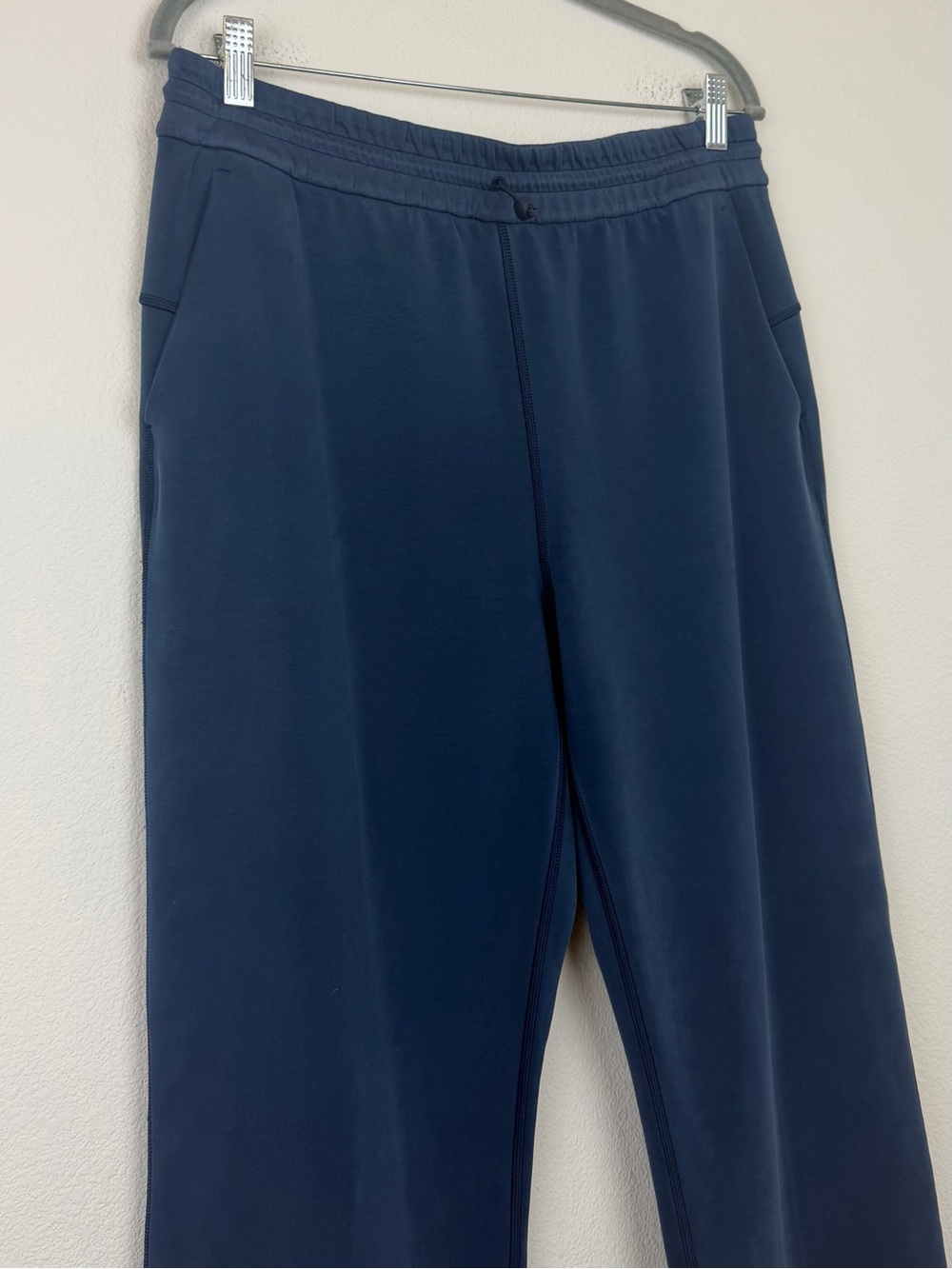 Lululemon Softstreme High-Rise Pant
True Navy Size 10 - Picture 8 of 14
